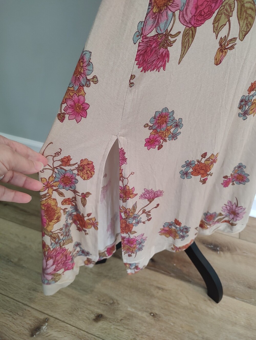 Natural Life ButterSoft Tee Dress English Garden Cream Floral Maxi Medium NWT - Picture 8 of 16